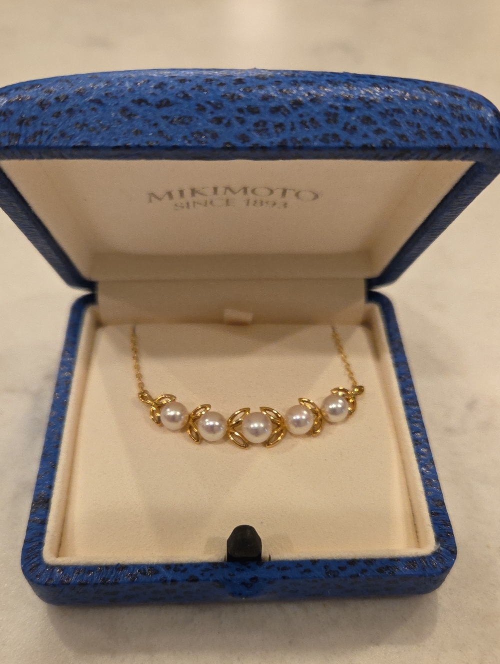 Mikimoto Yellow Gold Pearl Leaf Necklace - White Pearls